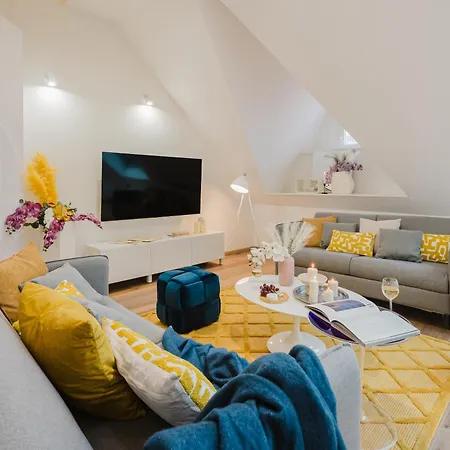 Days - 3bdr Attic Loft-style - Fireplace - Center * Praag
