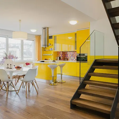 Days - Three-bedroom Loft With Fireplace In Pop-art Style Апартаменты