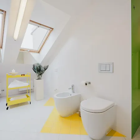 Days - Three-bedroom Loft With Fireplace In Pop-art Style *