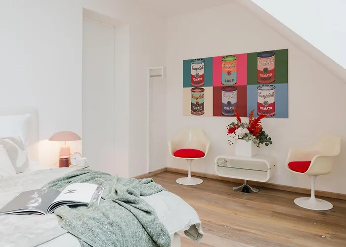 Days - Three-bedroom Loft With Fireplace In Pop-art Style