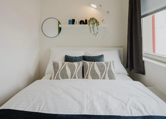 דירה Days - Three-bedroom Loft With Fireplace In Pop-art Style פראג