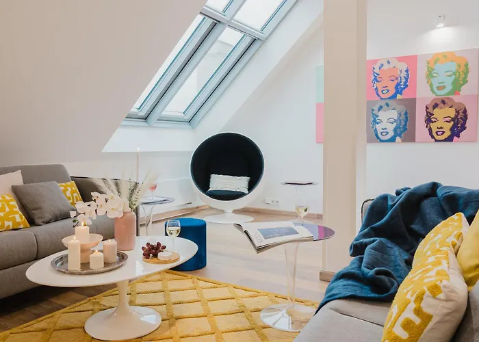 Days - Three-bedroom Loft With Fireplace In Pop-art Style *