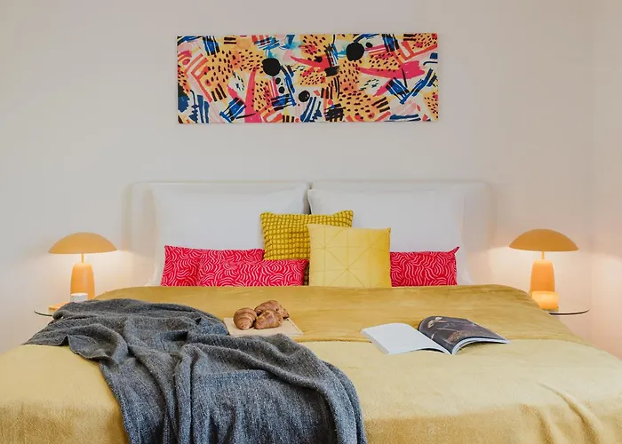 Days - Three-bedroom Loft With Fireplace In Pop-art Style * פראג