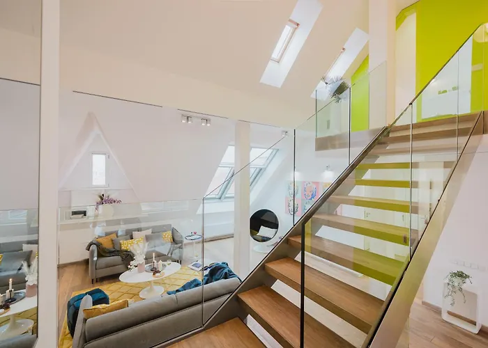 Days - Three-bedroom Loft With Fireplace In Pop-art Style