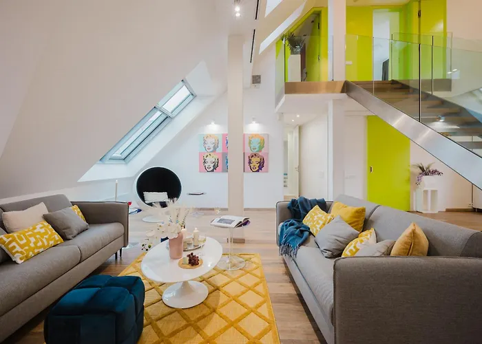 Days - Three-bedroom Loft With Fireplace In Pop-art Style דירה