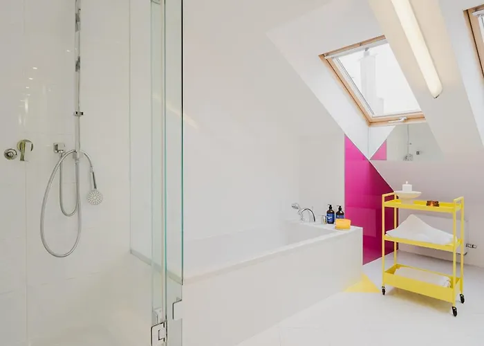 Days - Three-bedroom Loft With Fireplace In Pop-art Style דירה *