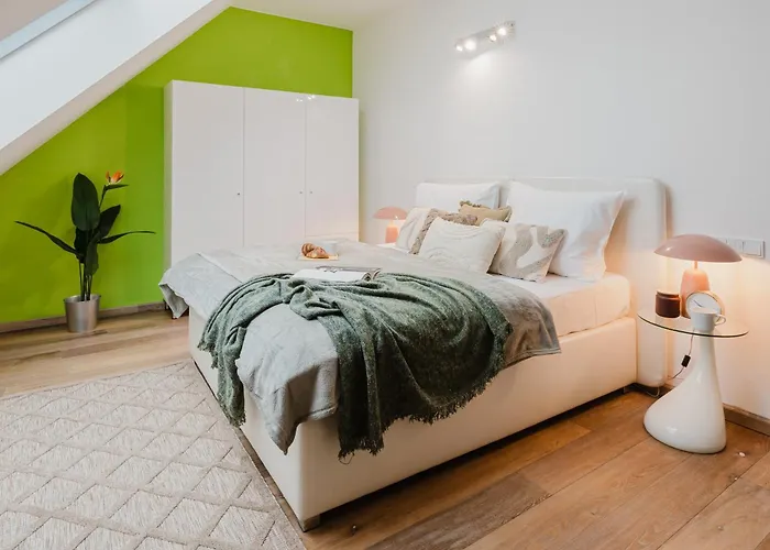 Days - Three-bedroom Loft With Fireplace In Pop-art Style *