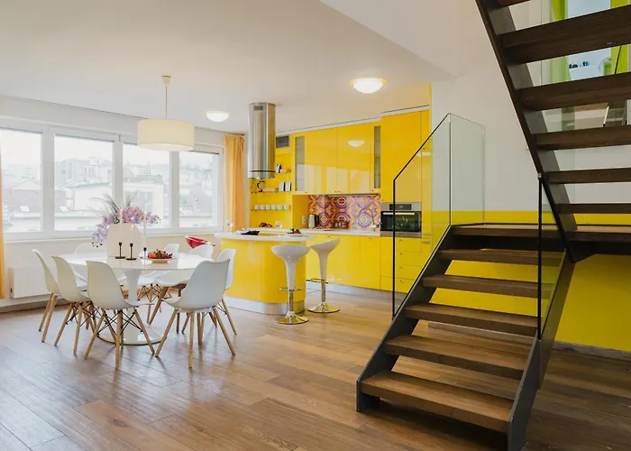 Days - Three-bedroom Loft With Fireplace In Pop-art Style דירה