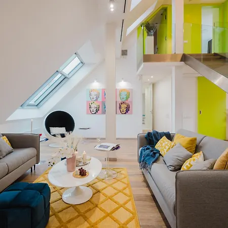 Days - Three-bedroom Loft With Fireplace In Pop-art Style Apartment