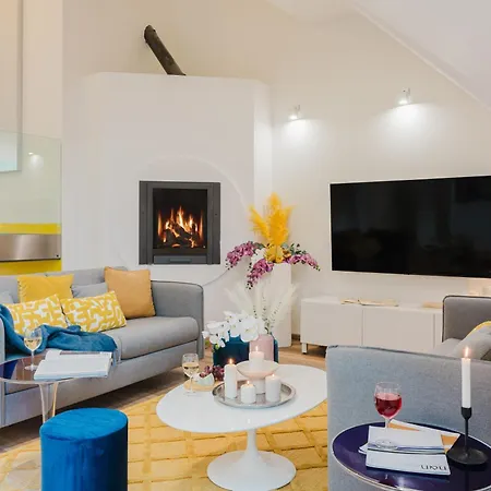 Days - 3bdr Attic Loft-style - Fireplace - Center Lejlighed Prag