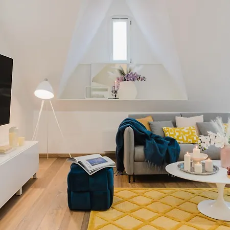 Days - Three-bedroom Loft With Fireplace In Pop-art Style * Praag