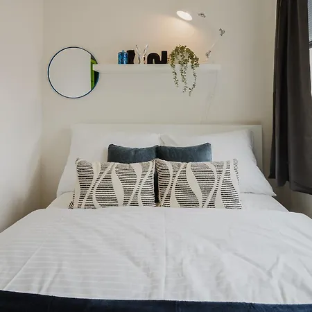 Appartement Days - Three-bedroom Loft With Fireplace In Pop-art Style Praag