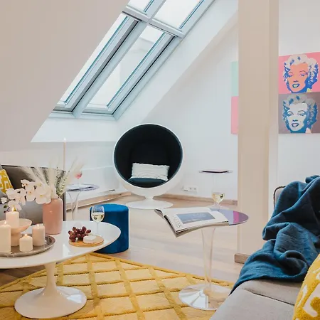 Days - Three-bedroom Loft With Fireplace In Pop-art Style *
