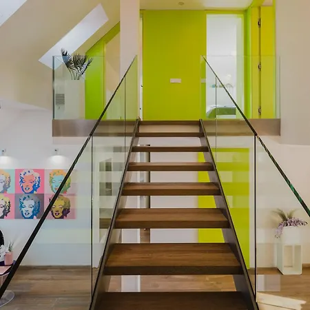 Days - 3bdr Attic Loft-style - Fireplace - Center Prag
